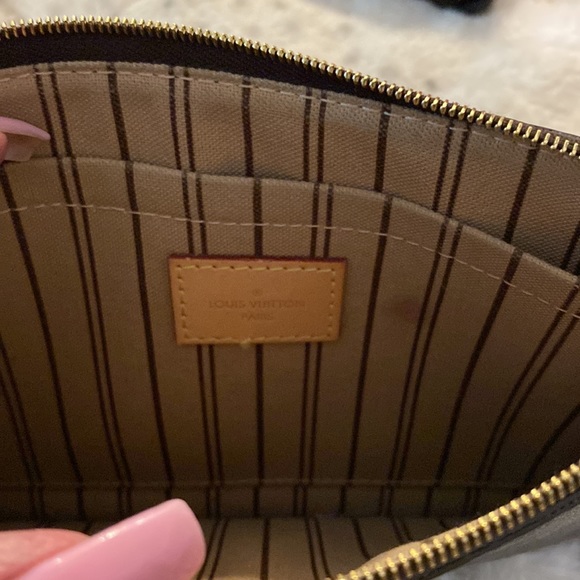 Louis Vuitton wristlet - Picture 2 of 8